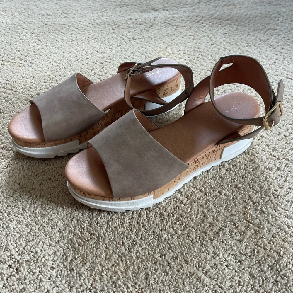Women's Tan Platform Sandals - Picture 2 of 8